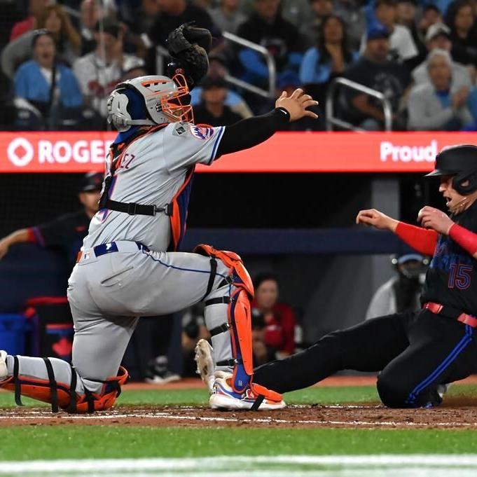 Mets take advantage of sloppy defence in 3-2 victory over Blue Jays
